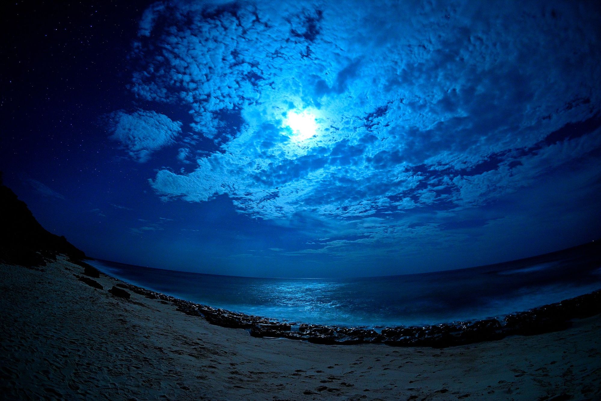 月明かりを活かした星空フォト